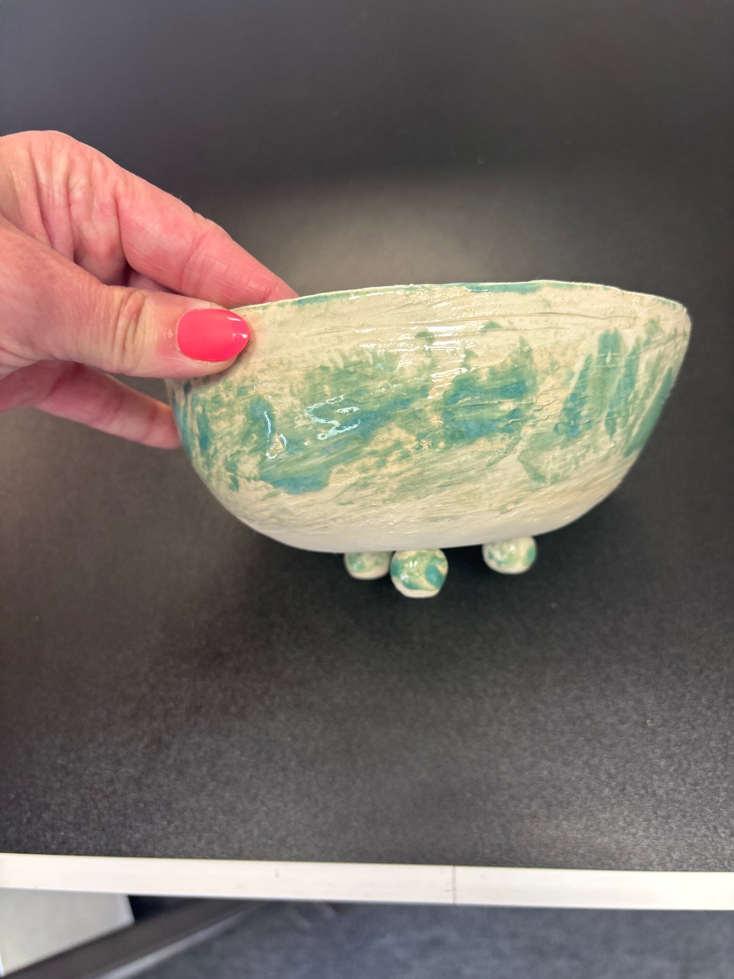 Round bowl with 3 feet-antique Jade