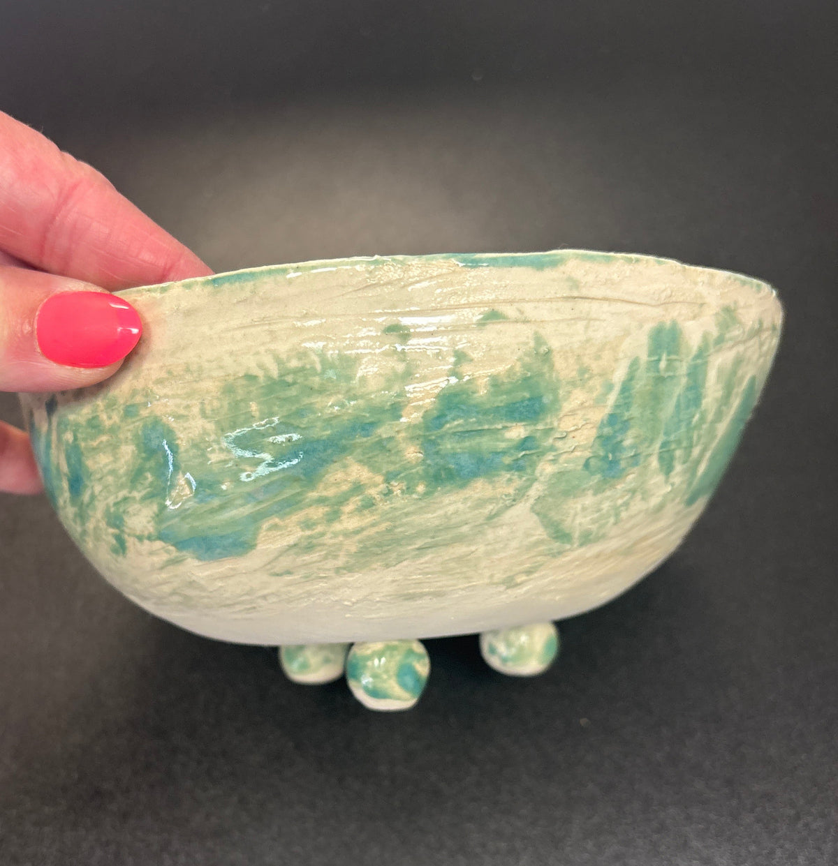 Round bowl with 3 feet-antique Jade