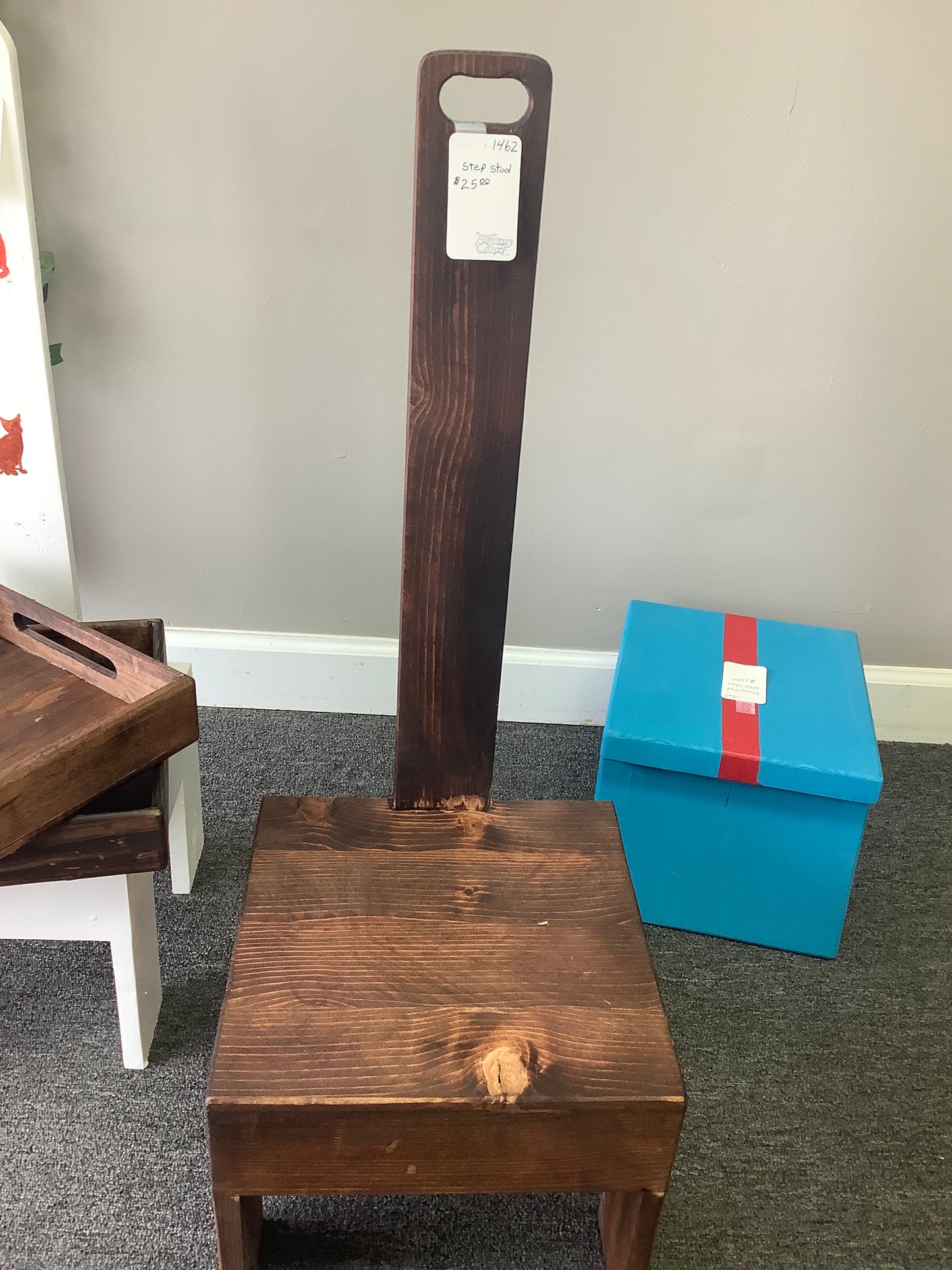 Step stool with handle
