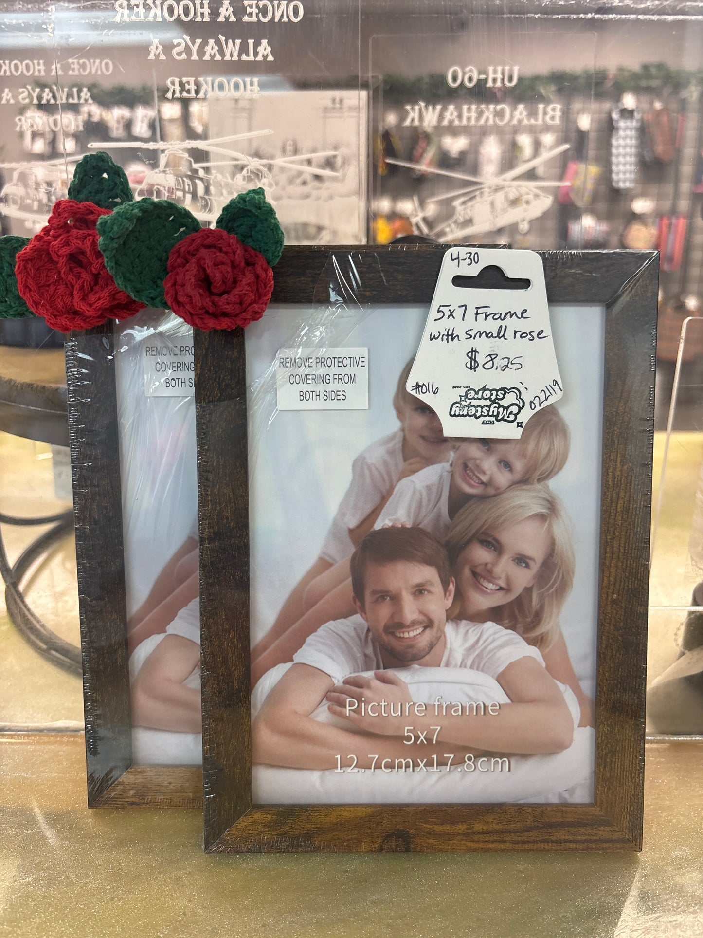 Picture frame with crochet rose