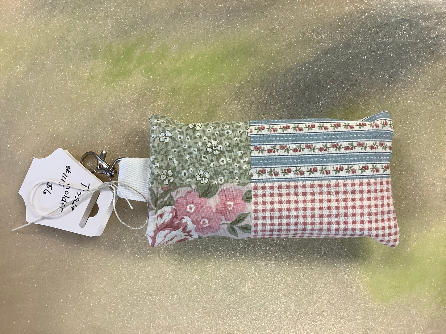 Tissue holder with clip