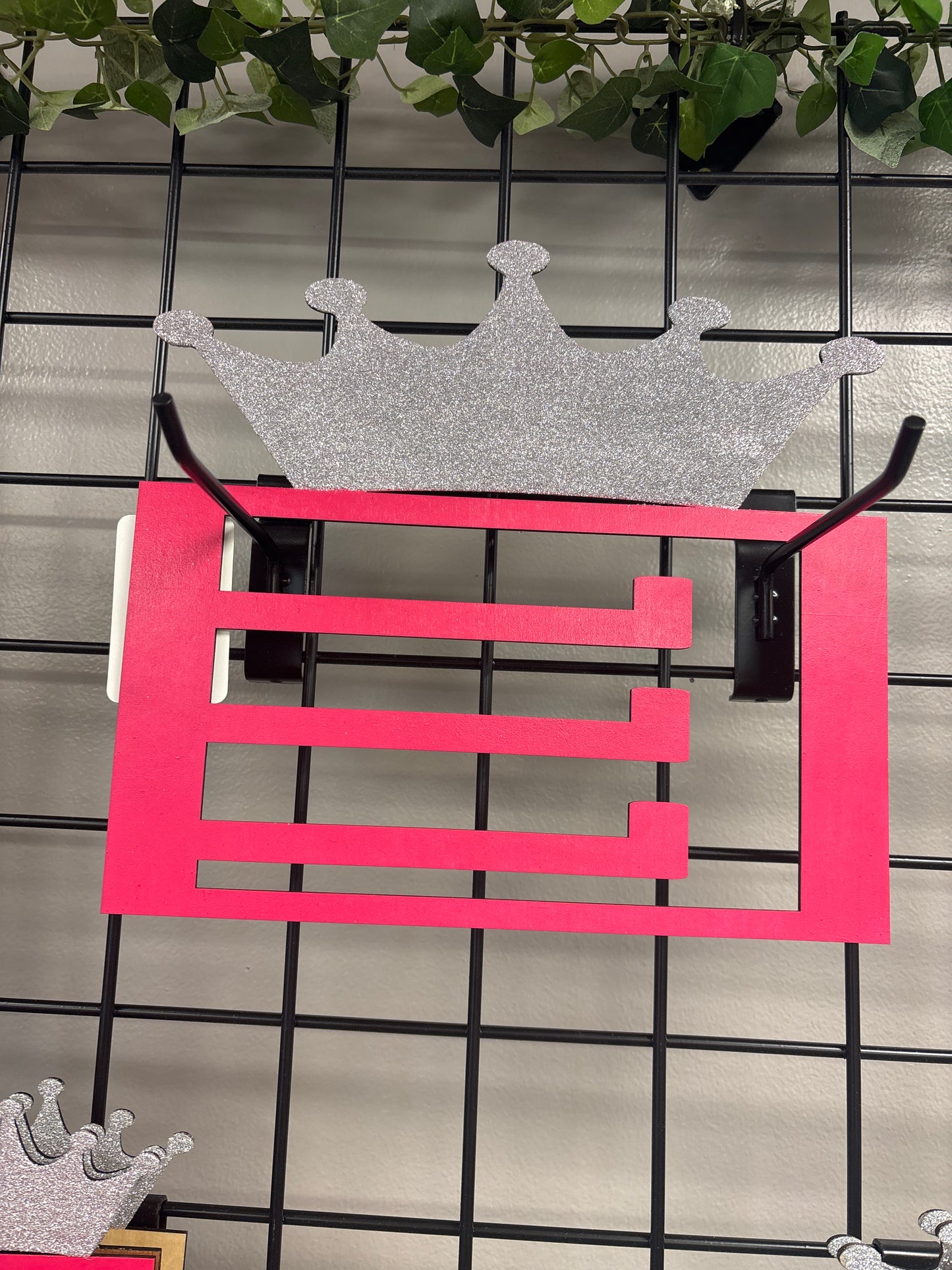 Wide Medal Display (Crown)