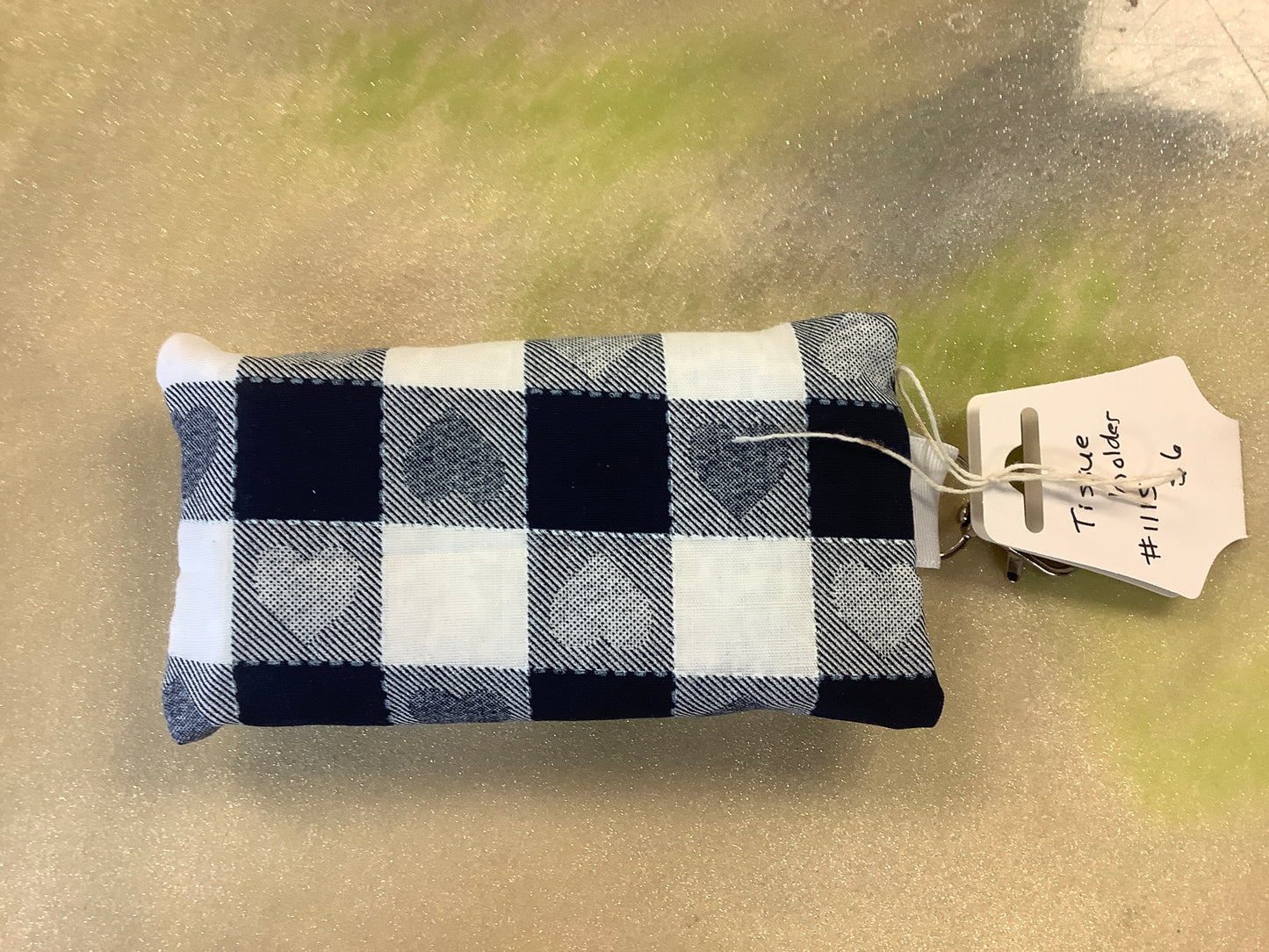 Tissue holder with clip