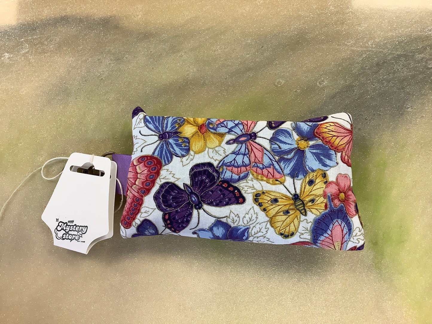 Tissue holder with clip