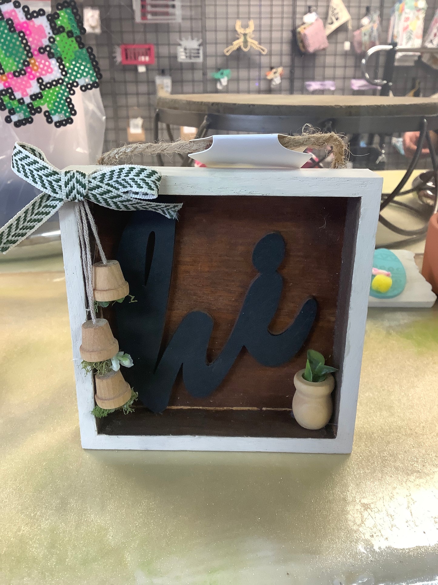 “Hi” Garden Sign