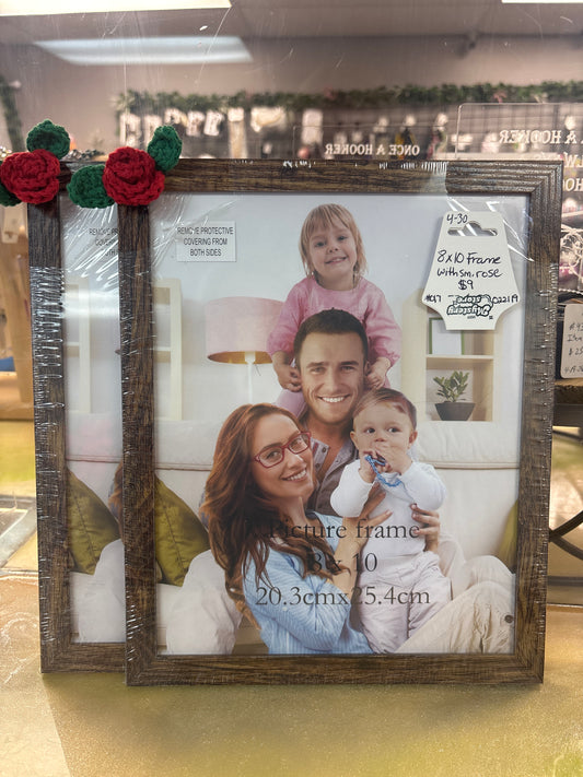 Picture frame with crochet rose