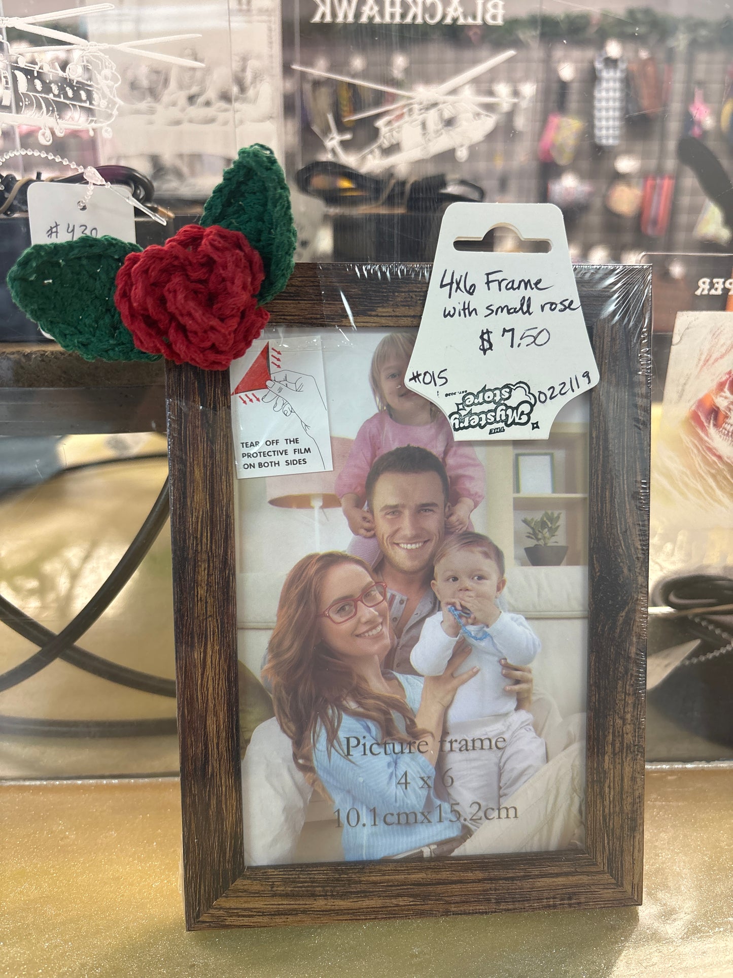 Picture frame with crochet rose
