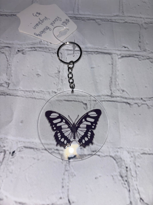 Round butterfly keychain