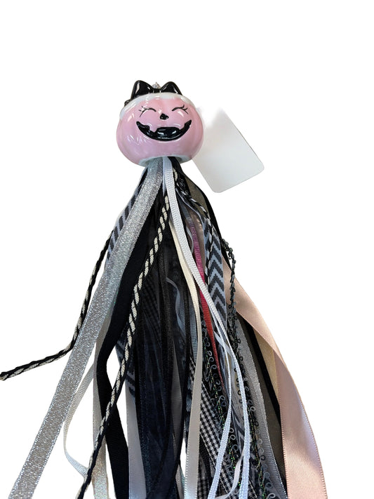 Pink pumpkin tassel hanger