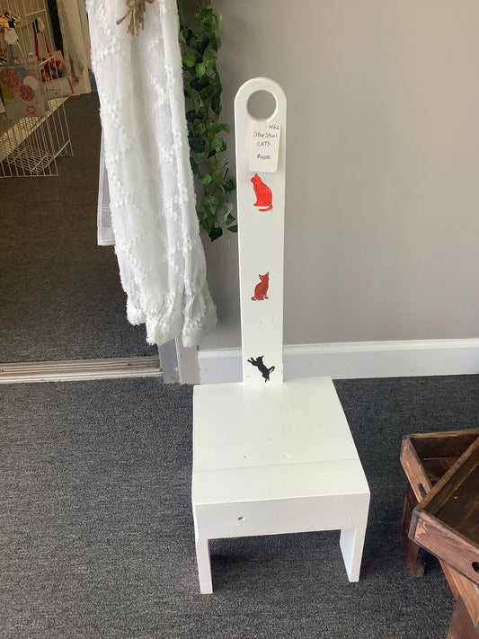Step stool with handle