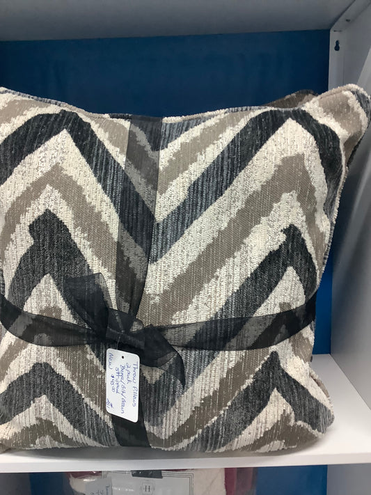 Throw pillow set