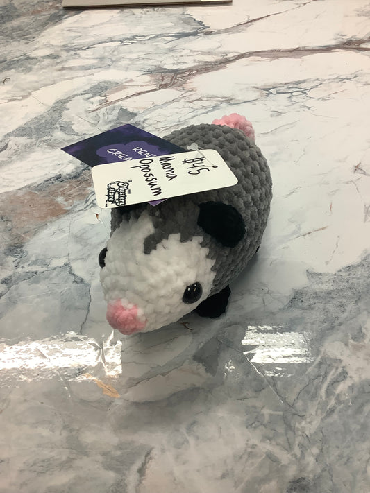 Mama opossum